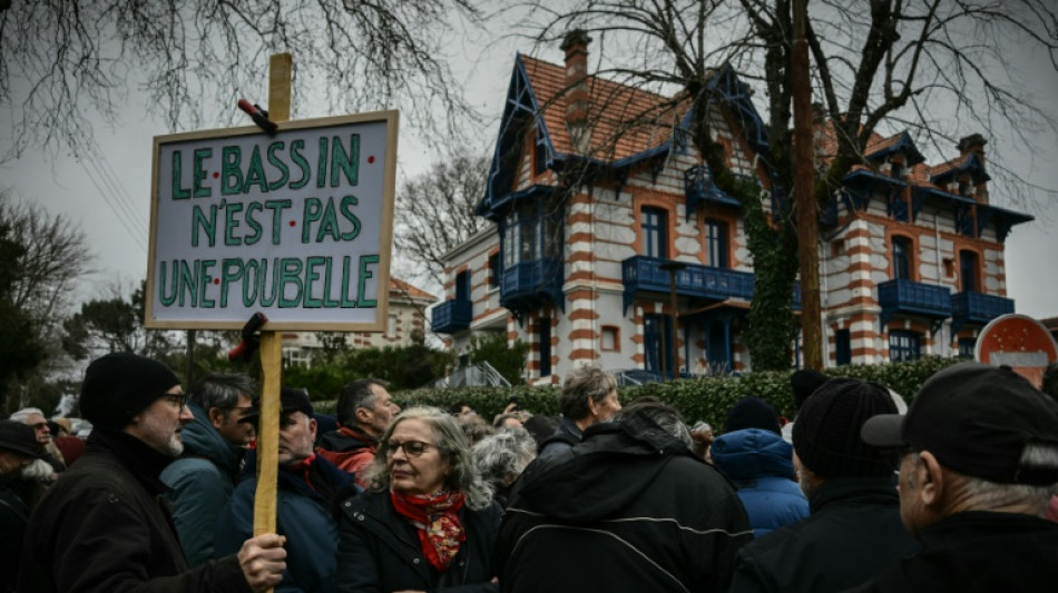 Eaux usées dans le Bassin d'Arcachon: manifestation contre un "permis à polluer"