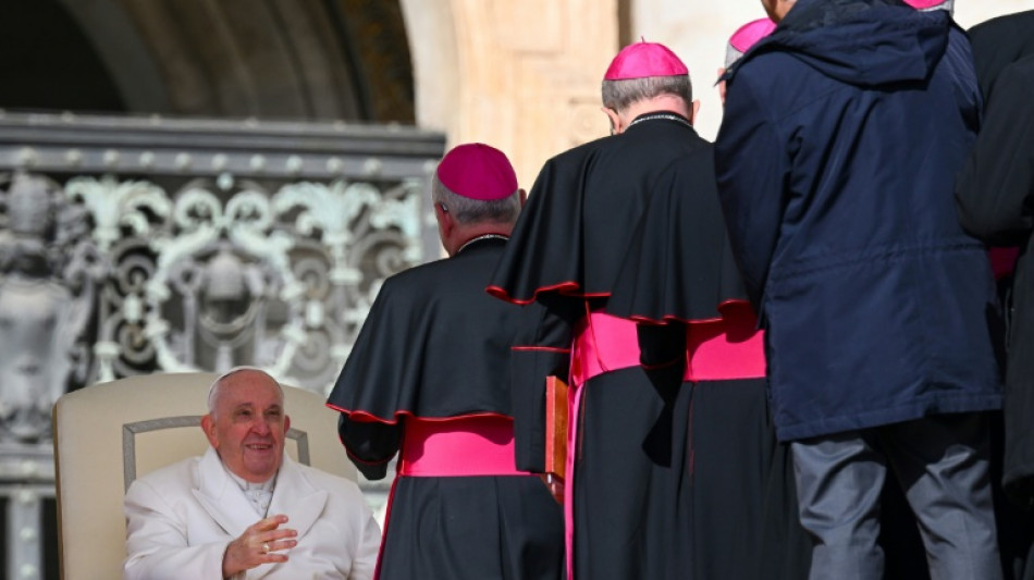 Francisco, un papa anciano con una salud frágil