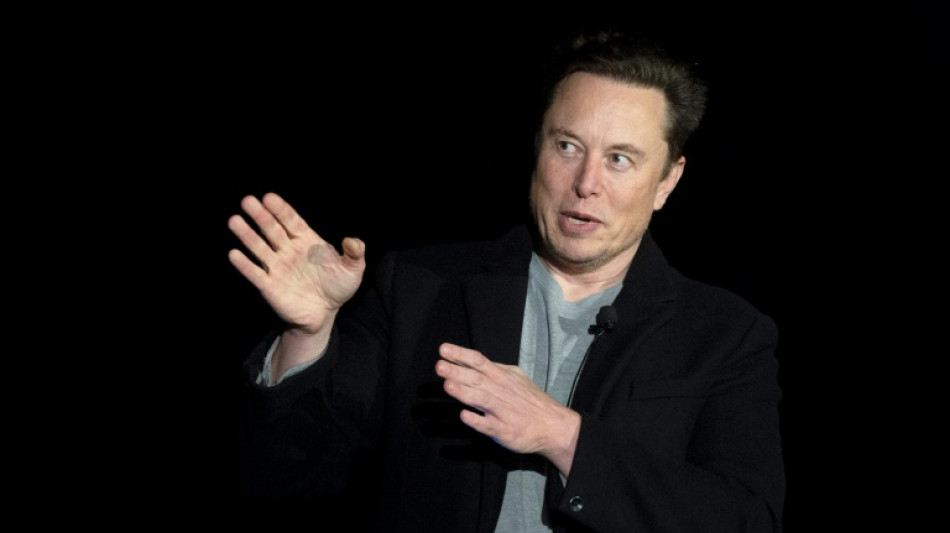 Rachat de Manchester United: "c'est une blague", corrige Elon Musk