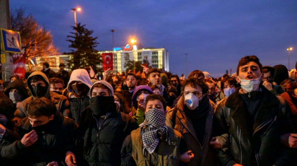 Turquie: la contestation se durcit, Erdogan jure de ne pas céder à la "terreur de la rue"