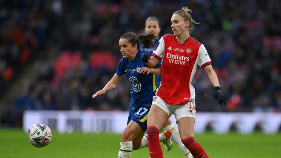 Dutch striker Miedema signs new deal at Arsenal
