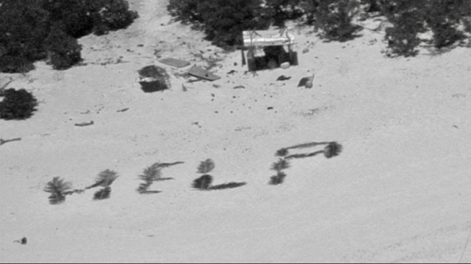 Rescatan a náufragos que escribieron "AYUDA" con palmas en isla remota del Pacífico