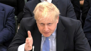 Rattrapé par le "partygate", Boris Johnson claque la porte du Parlement