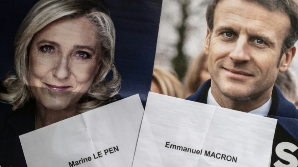 Présidentielle: Macron et Le Pen à couteaux tirés dans leur débat