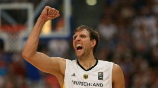 Nowitzkis Trikot unter dem Dach