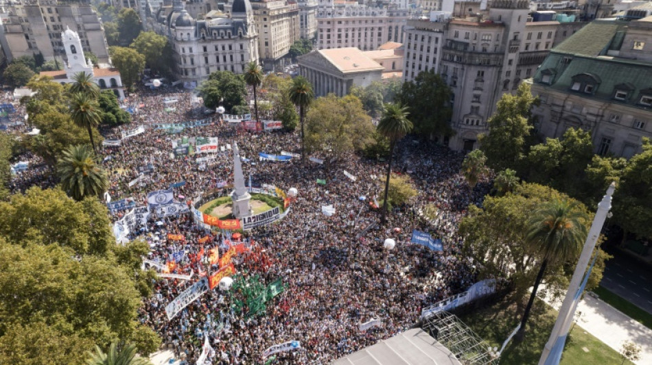 Argentinos fazem manifestação em massa pela memória da ditadura