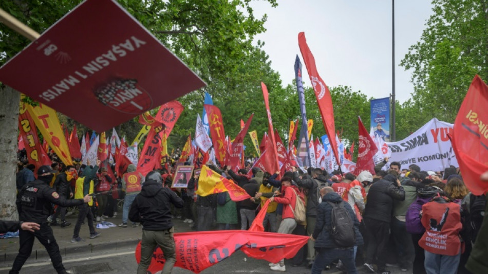 Mais de 200 são presos em Istambul nas manifestações de 1º de maio