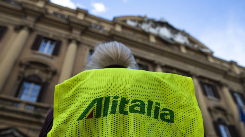 Uilt, da Alitalia procedura di licenziamento per 2200 lavoratori