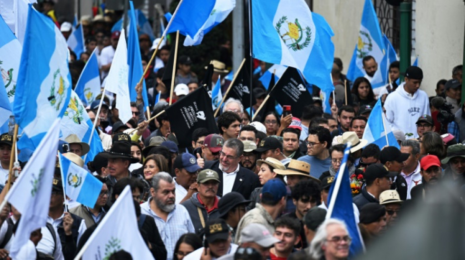 Presidente eleito lidera marcha contra corrupção na Guatemala