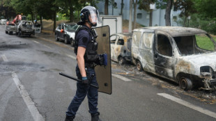 Comoção na França após ataque à casa de prefeito na 5ª noite de distúrbios