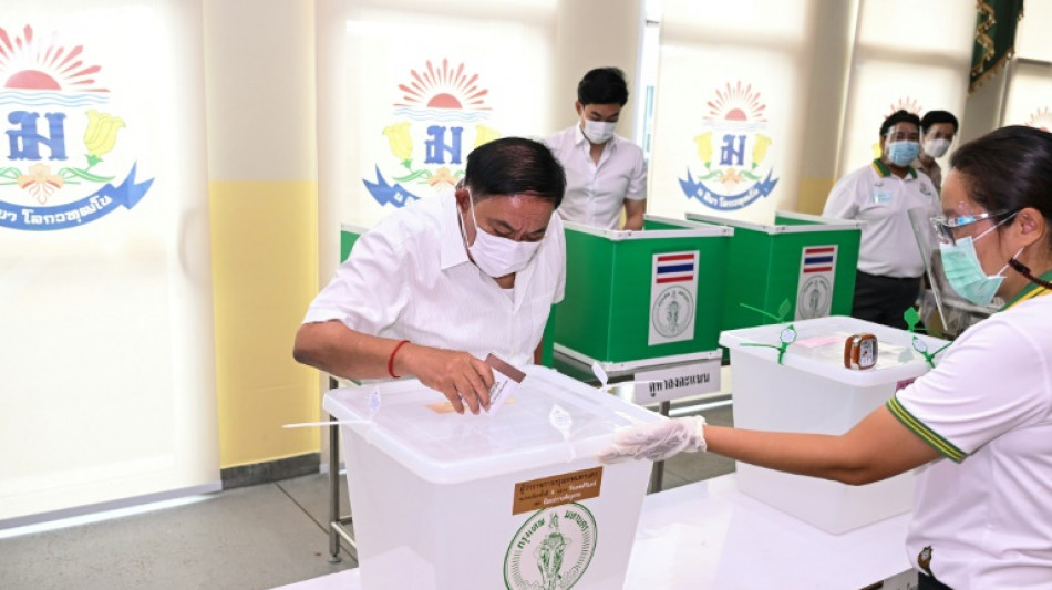 Bangkok choisit son gouverneur, un test pour les élections générales à venir