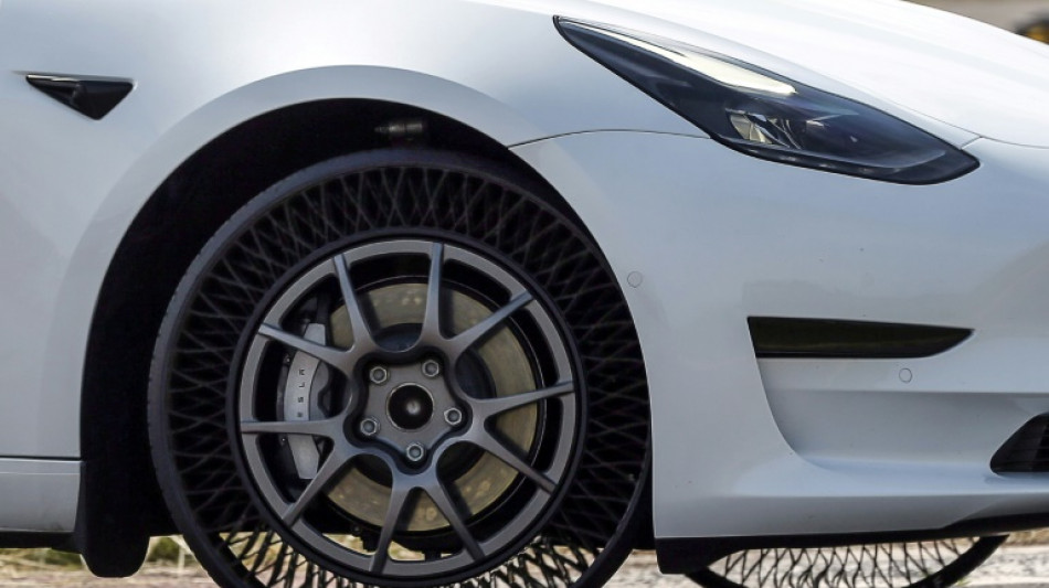 Manufacturers getting to grips with airless tyres