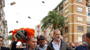 Inondations en Espagne: le roi et Pedro Sánchez écourtent leur visite face à une foule en colère