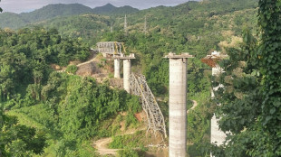 Ponte ferroviária em construção desaba e mata 22 na Índia