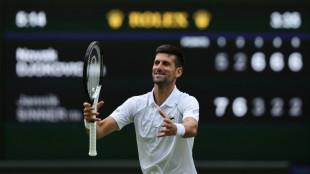 Wimbledon: Novak Djokovic bat Jannik Sinner en cinq sets et se qualifie pour les demi-finales