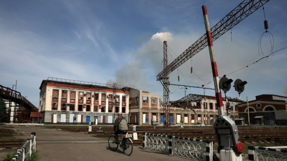 Rússia bombardeia rede ferroviária ucraniana para bloquear chegada de ajuda militar