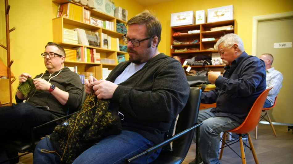 In US, men unravel stereotypes -- by knitting