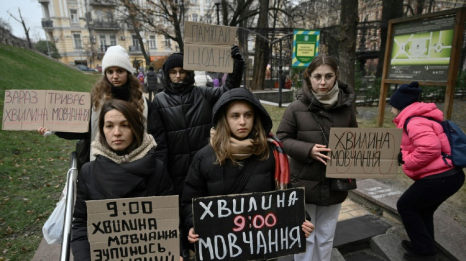 Ukraine: à Kiev, des militantes en quête du respect d'une minute de silence quotidienne