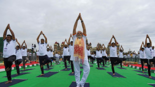 Modi dirige una multitudinaria sesión de yoga en una región india de mayoría musulmana