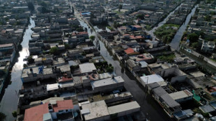 Moradores do centro do México lutam para sobreviver em inundação