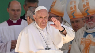 El papa insta a Hungría a abrir las puertas a los migrantes