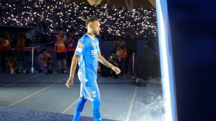 Neymar é recebido com festa em estádio lotado antes do jogo do Al-Hilal