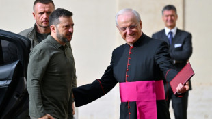 Zelensky conversa com o papa no Vaticano