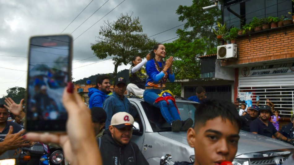 Oposição reforça campanha a um mês das eleições na Venezuela