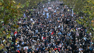 Des milliers de personnes marchent contre l'antisémitisme à Londres