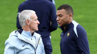 Deschamps diz que poupou Mbappé 'para privilegiar interesse do jogador'