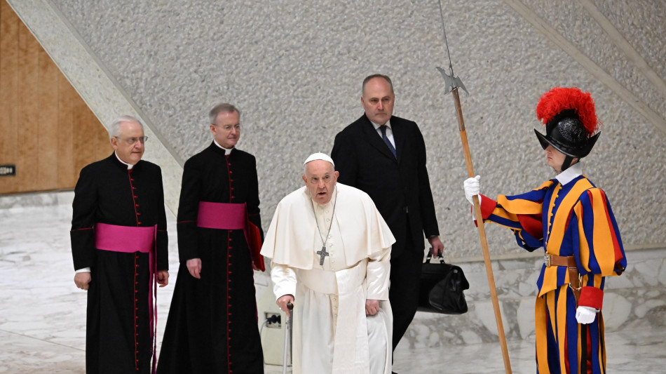 Papa su fabbriche armi, terribile guadagnare con la morte