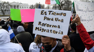 Migrantes dejan de trabajar y piden "¡Ciudadanía, ahora!" en Estados Unidos
