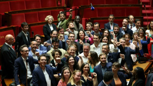 La izquierda francesa carga contra Macron y exige el puesto de primer ministro