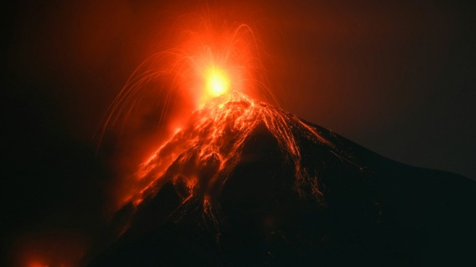 Cierran ruta en Guatemala por erupción de volcán de Fuego