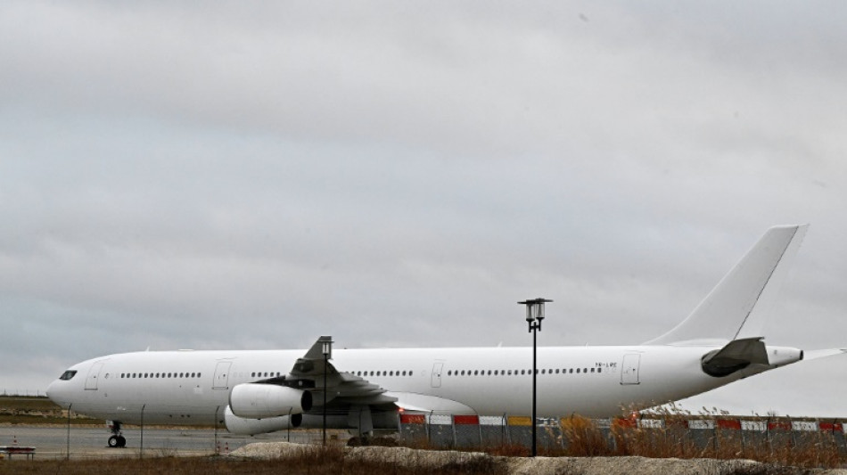 Avión con pasajeros indios bloqueado en Francia partirá este lunes