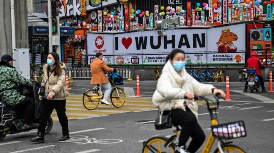 A Wuhan, des fleurs pour le Nouvel an et pour les morts du Covid