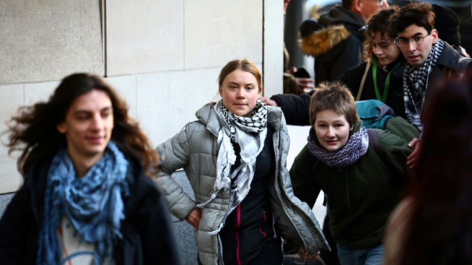 Acusada de desobedecer a polícia, Greta Thunberg é julgada em Londres