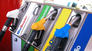 Mimit, calano i prezzi dei carburanti, benzina a 1,8 euro