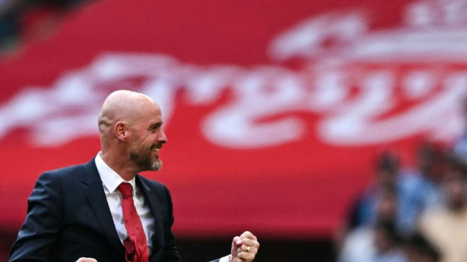 Erik ten Hag renova com o Manchester United até 2026