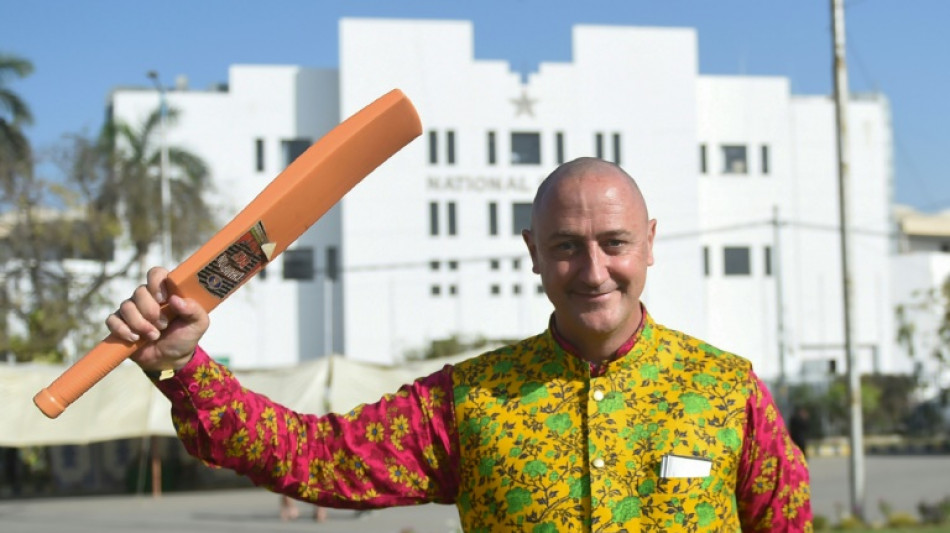 From stones to selfies: Australian super fan welcomed in Pakistan