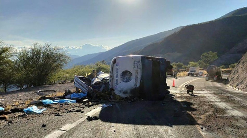 18 migrants killed in Mexico bus crash