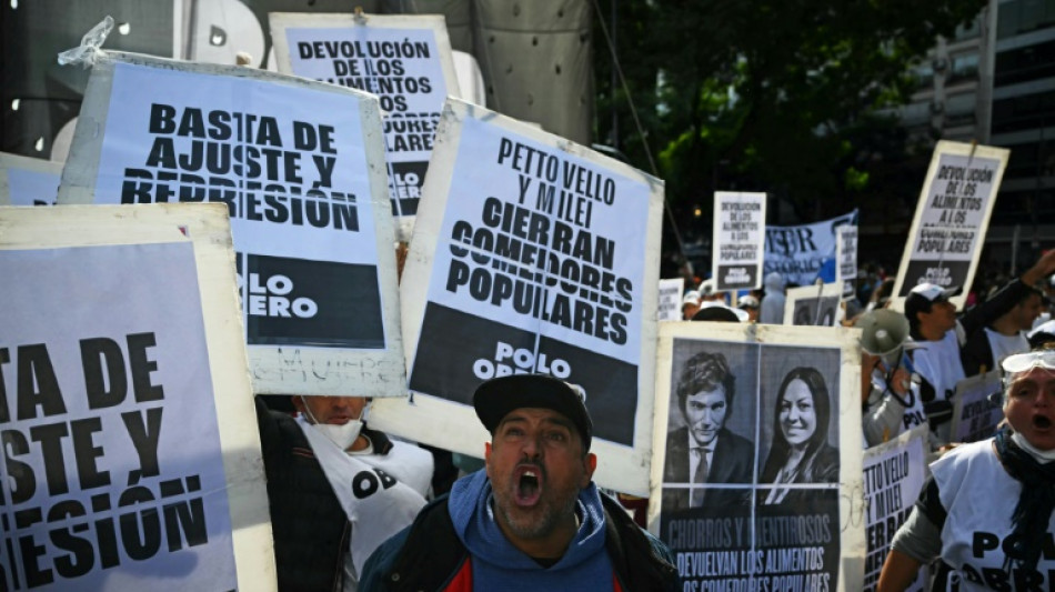 Polícia reprime manifestantes em Buenos Aires e detém 8 pessoas