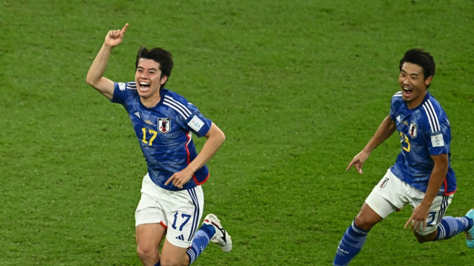 Japan nach Triumph über Spanien Gruppensieger