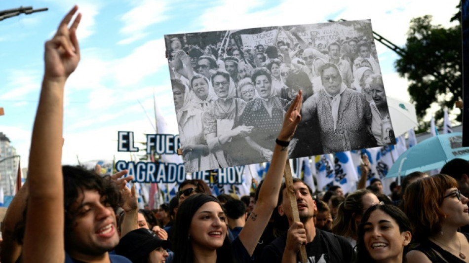 Argentinos marcham pela memória da ditadura, contestada pelo governo