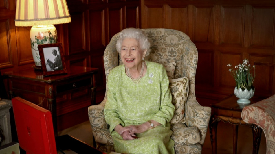 Elizabeth II célèbre ses 70 ans de règne et prépare l'avenir