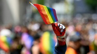 Rechtsextreme Rufe und abgerissene Fahnen: Verdächtige provozieren bei CSD in Köln