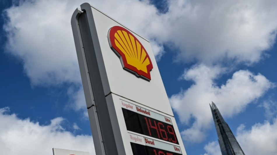 Shell profit tumbles on lower oil prices 