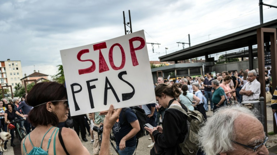 Le Parlement prêt à bannir les "polluants éternels" des textiles et cosmétiques