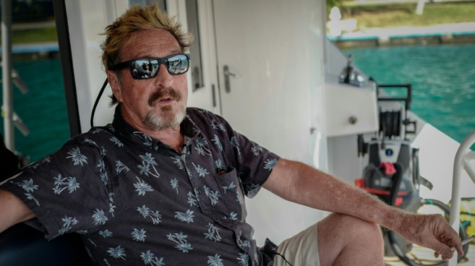 El cuerpo de John McAfee sigue en una morgue de Barcelona un año después de su muerte