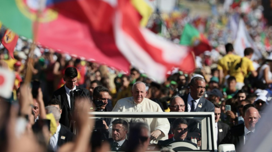 Pope presides Way of Cross ceremony at youth festival